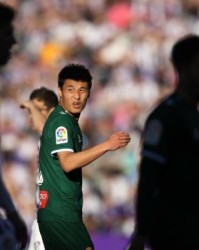  法兰克福主场灯光故障，百年球场遭遇技术尴尬  