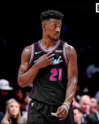 13 巴特勒26+11热火终结雄鹿连胜  